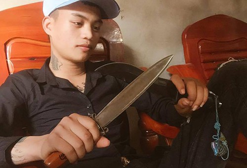 Sau khi đăng hình cầm dao trên Facebook, đâm bạn gái cũ tử vong