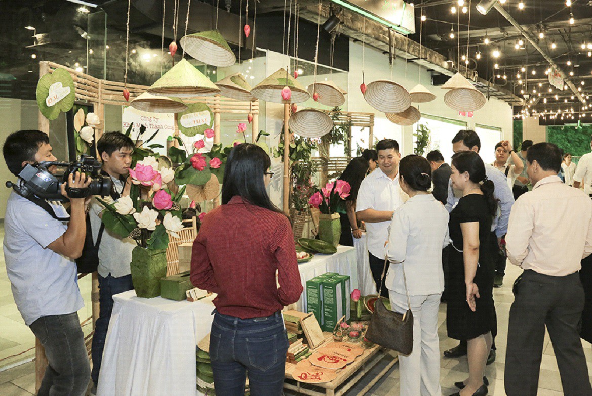 Tưng bừng khai mạc sự kiện hội tụ sản vật Đồng Th&aacute;p tại TP HCM - Ảnh 2.