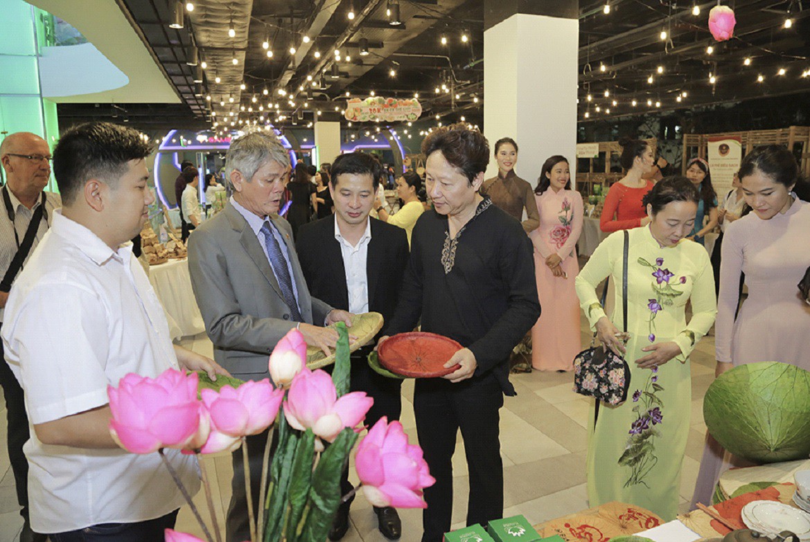Tưng bừng khai mạc sự kiện hội tụ sản vật Đồng Th&aacute;p tại TP HCM - Ảnh 3.