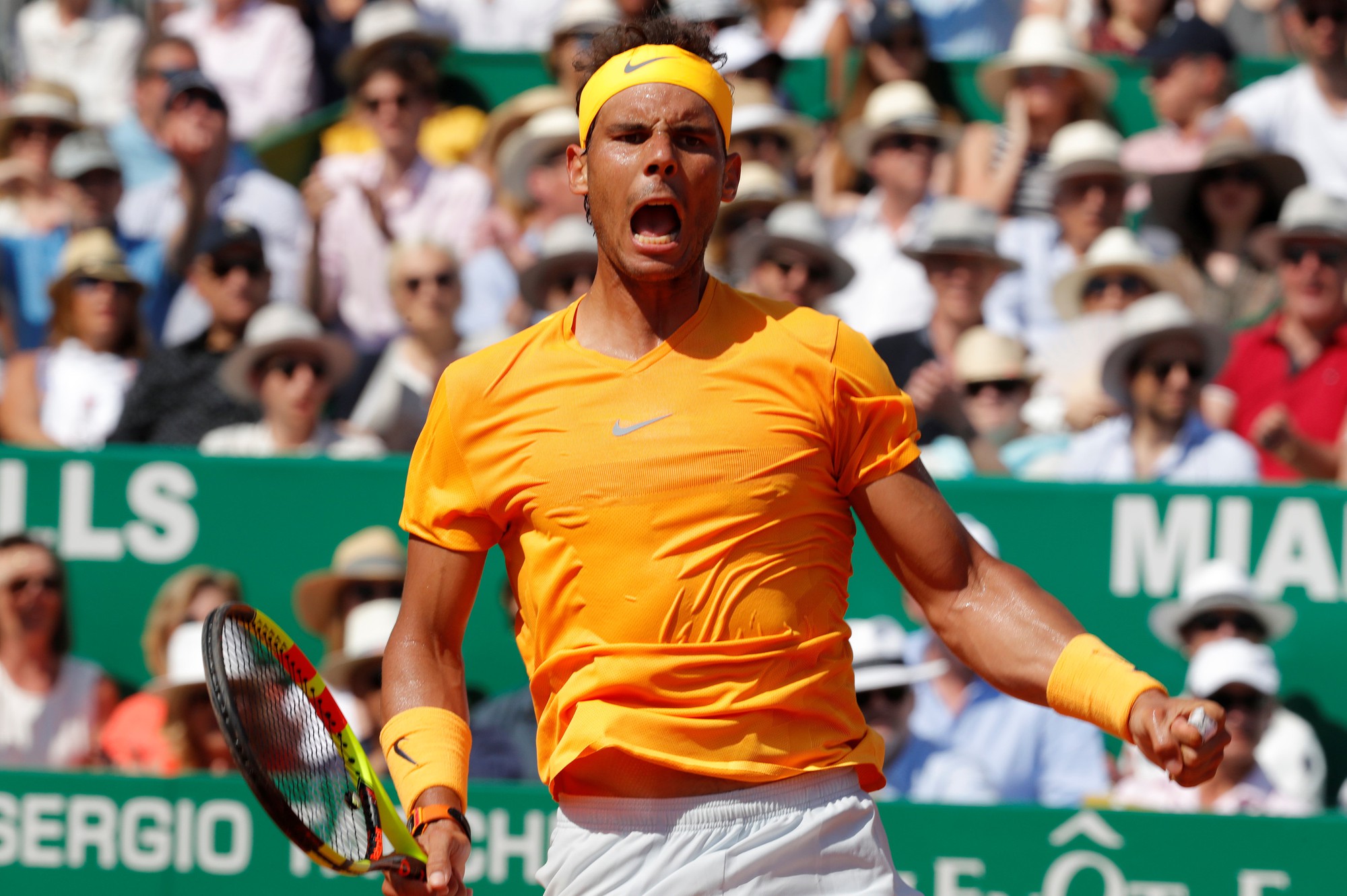 Nadal lập kỷ lục 400 trận thắng trên sân đất nện