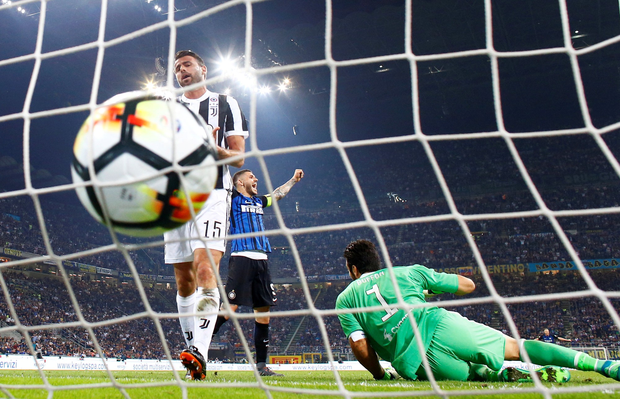 Juventus hạ Inter trong trận cầu có 2 bàn phản lưới nhà