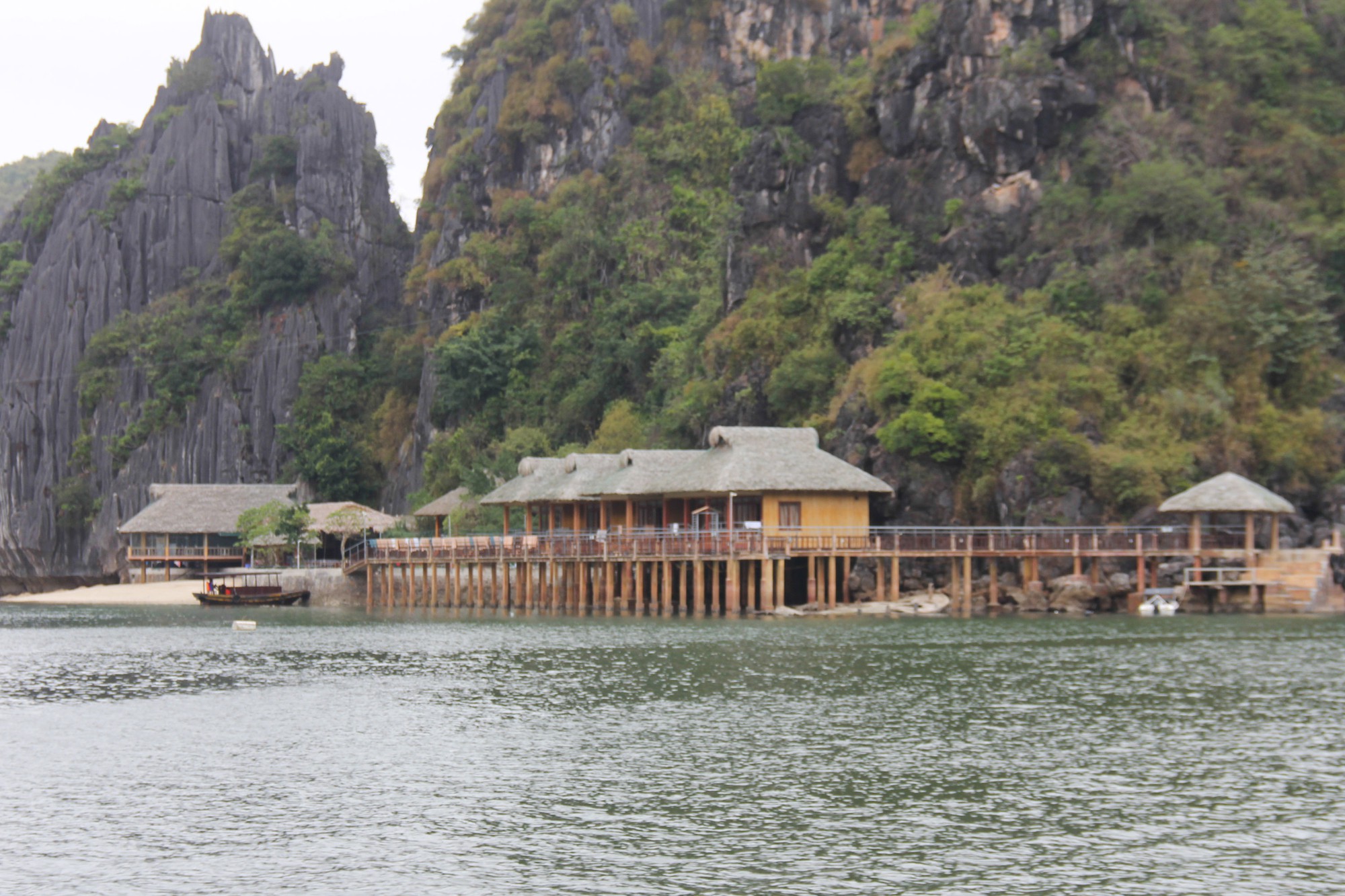 Phá banh đảo ở Cát Bà