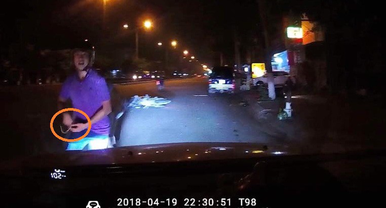 Va chạm giao thông, nam thanh niên bị mất dây chuyền vàng 2 cây