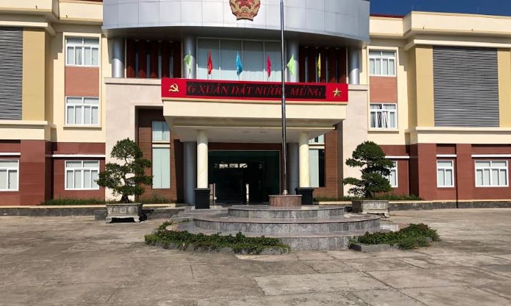 PCT huyện tát nhân viên "phản pháo" lại kết luận Huyện ủy