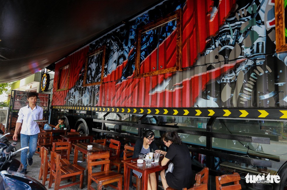 Qu&aacute;n c&agrave; ph&ecirc; xe container c&oacute; một kh&ocirc;ng hai ở S&agrave;i G&ograve;n - Ảnh 4.