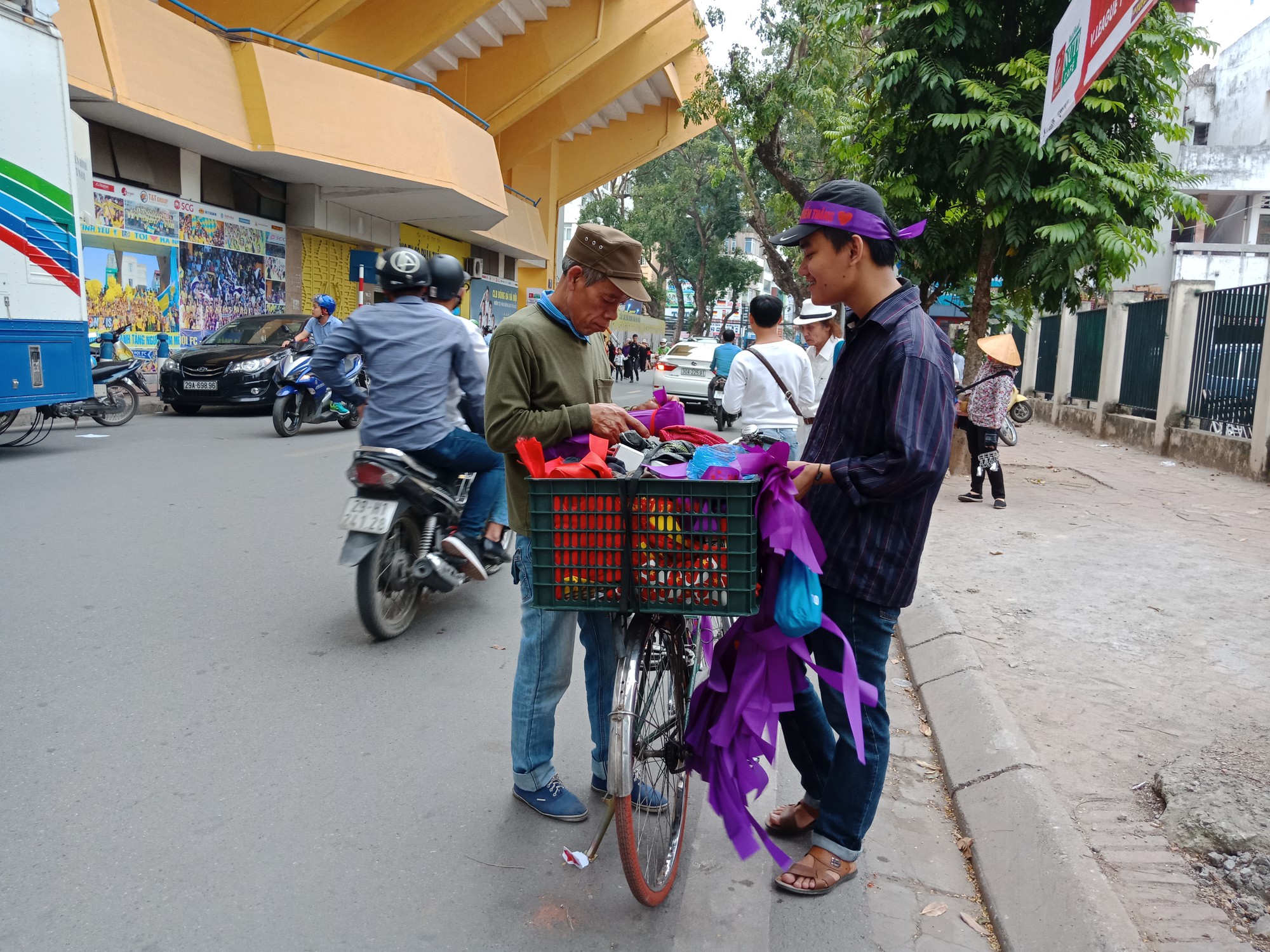 Bầu Đức treo gi&ograve; hậu vệ HAGL, Thanh H&oacute;a sa thải HLV - Ảnh 11.