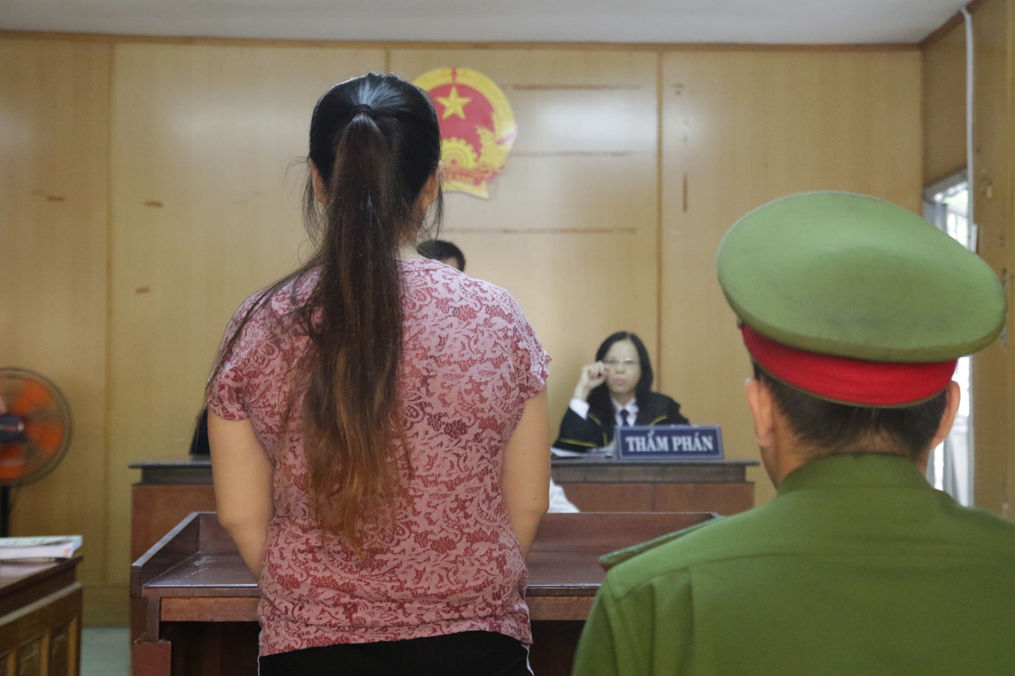 Ham tiền môi giới mại dâm, bà chủ quán cà phê lãnh án