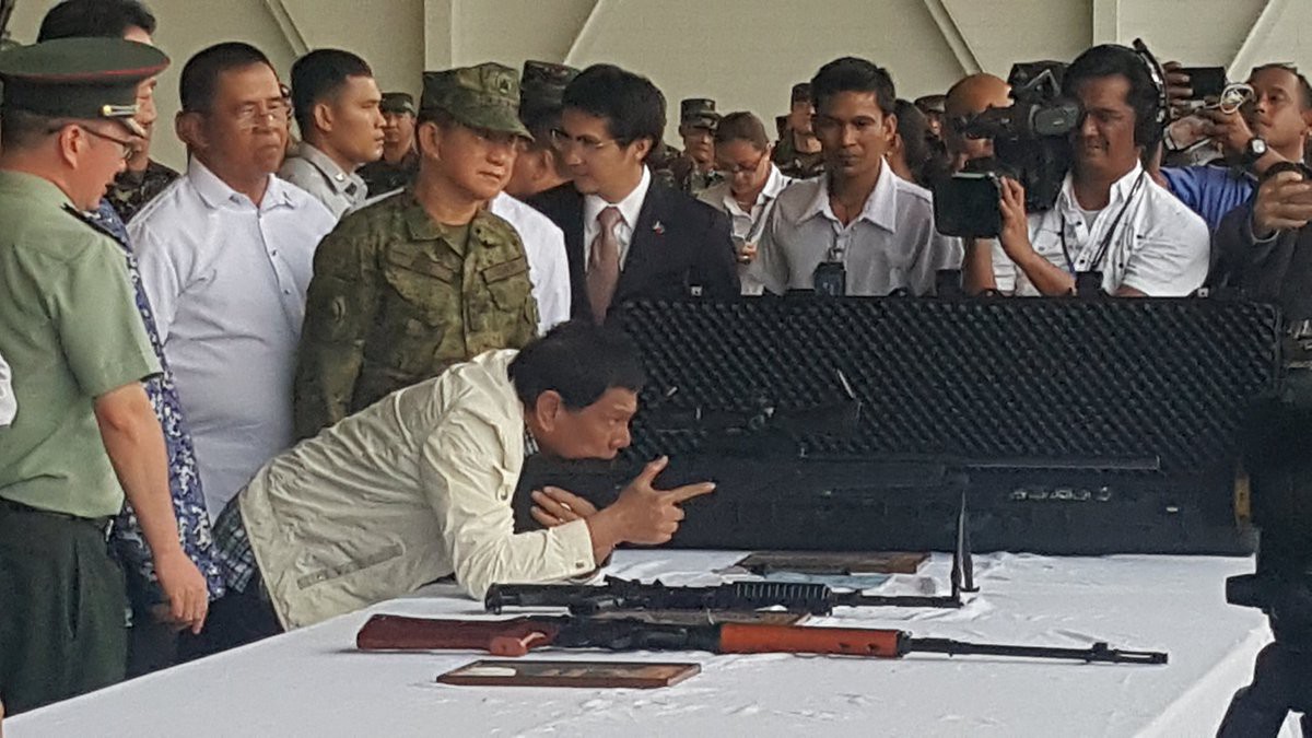 Tổng thống Duterte: &ldquo;Nếu m&aacute;y bay của t&ocirc;i ph&aacute;t nổ, h&atilde;y hỏi CIA&rdquo; - Ảnh 2.