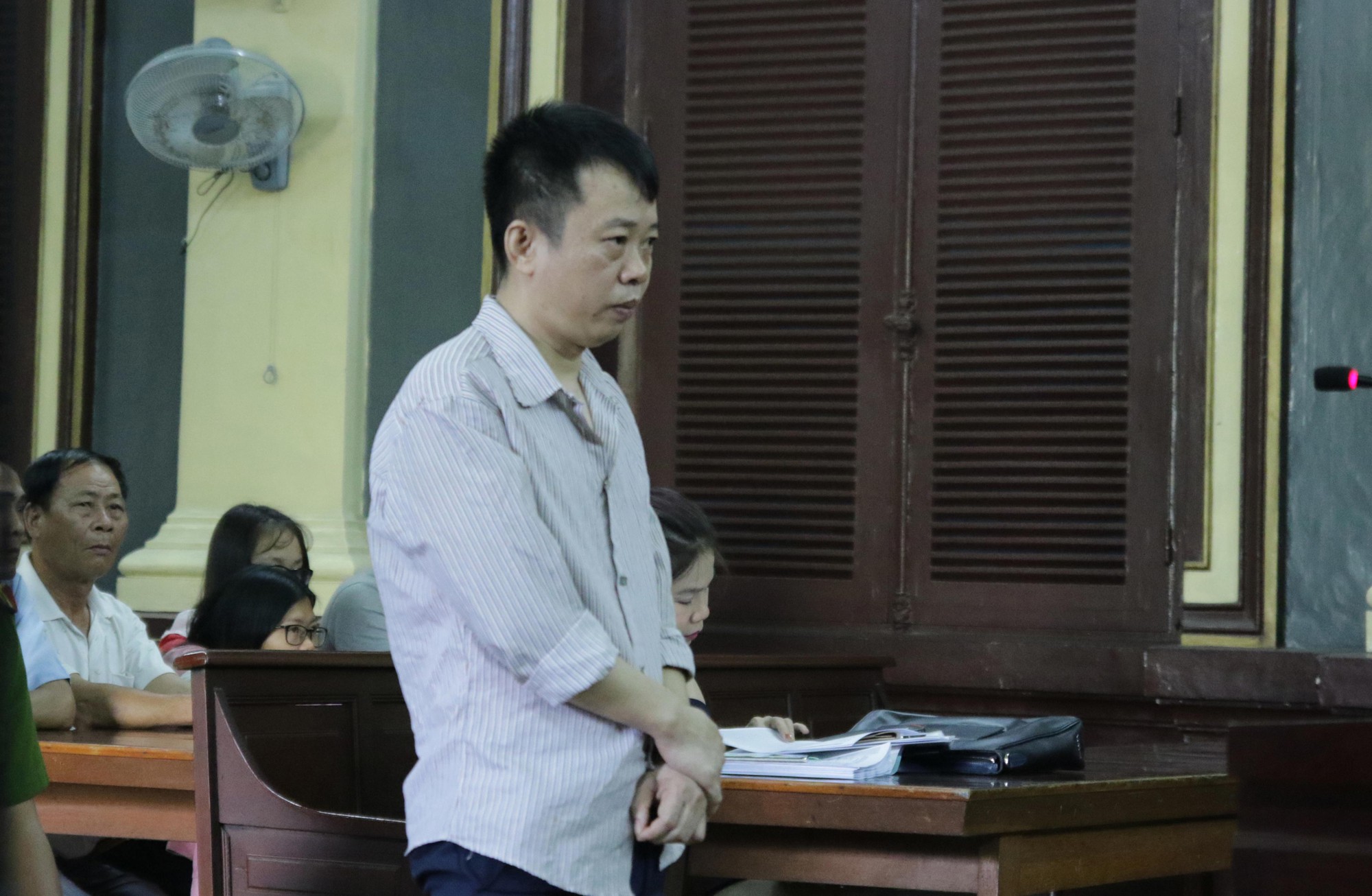 Nước mắt người chồng gia trưởng