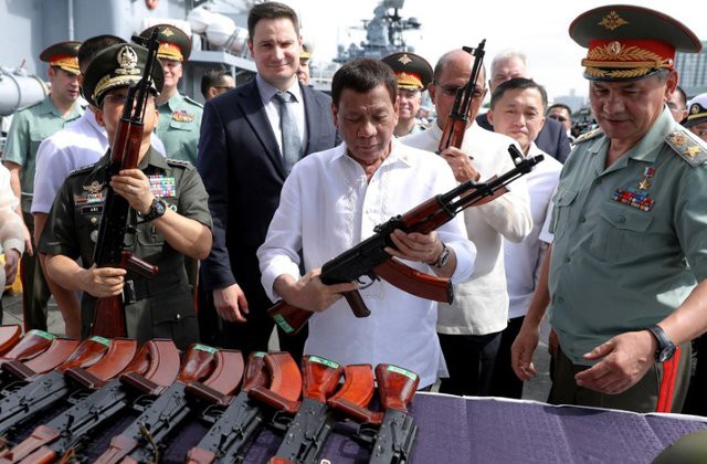 Tổng thống Duterte: “Nếu máy bay của tôi phát nổ, hãy hỏi CIA”