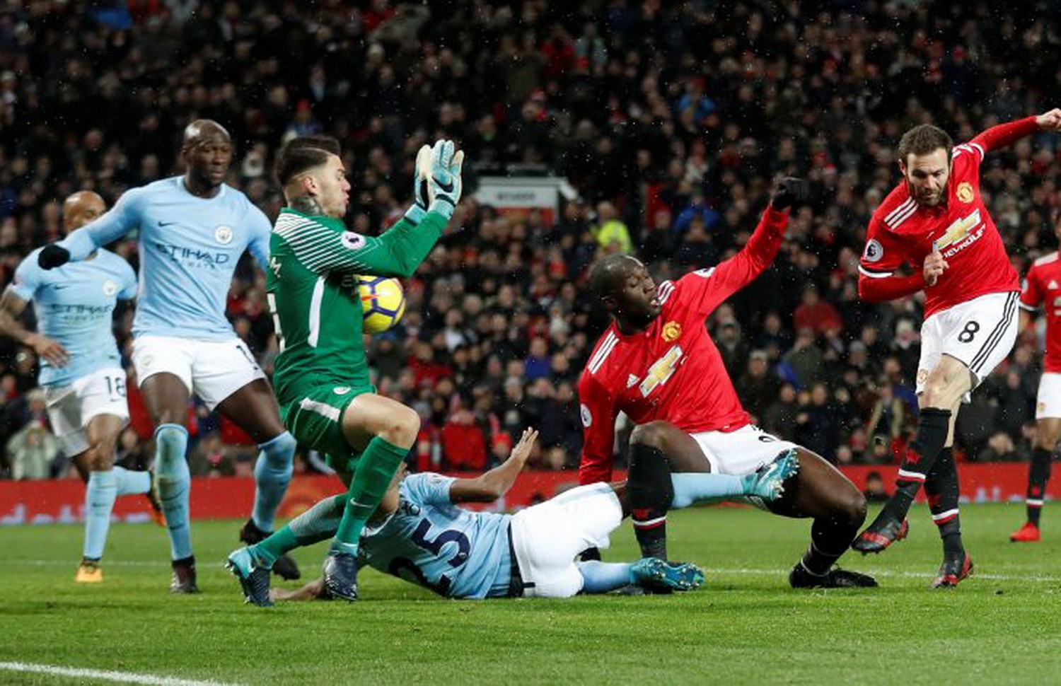 Man City - M.U: Mourinho quyết phá Guardiola