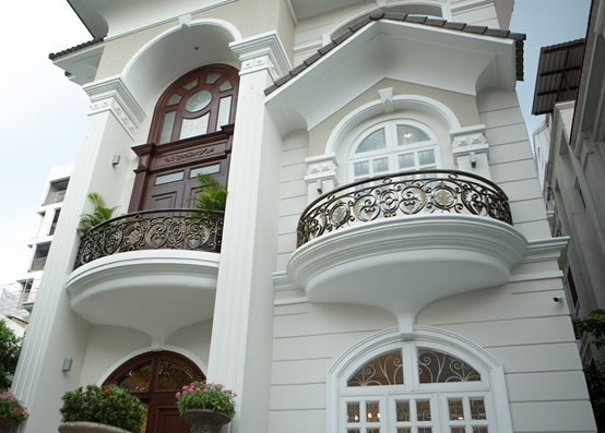 Xem biệt thự d&aacute;t v&agrave;ng 300 tỷ của Hoa hậu Ng&ocirc; Mỹ Uy&ecirc;n - Ảnh 1.