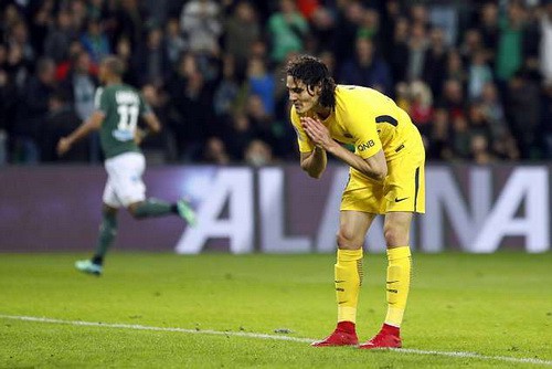 Cavani hỏng ăn khó tin, PSG lỡ cơ hội đăng quang sớm
