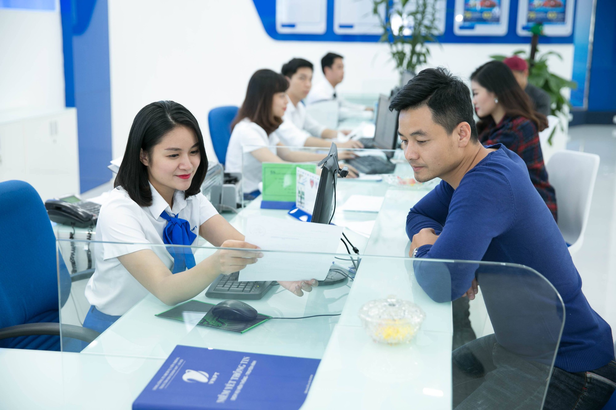 Nhà mạng tiếp tục "thúc" khách hàng bổ sung ảnh chân dung