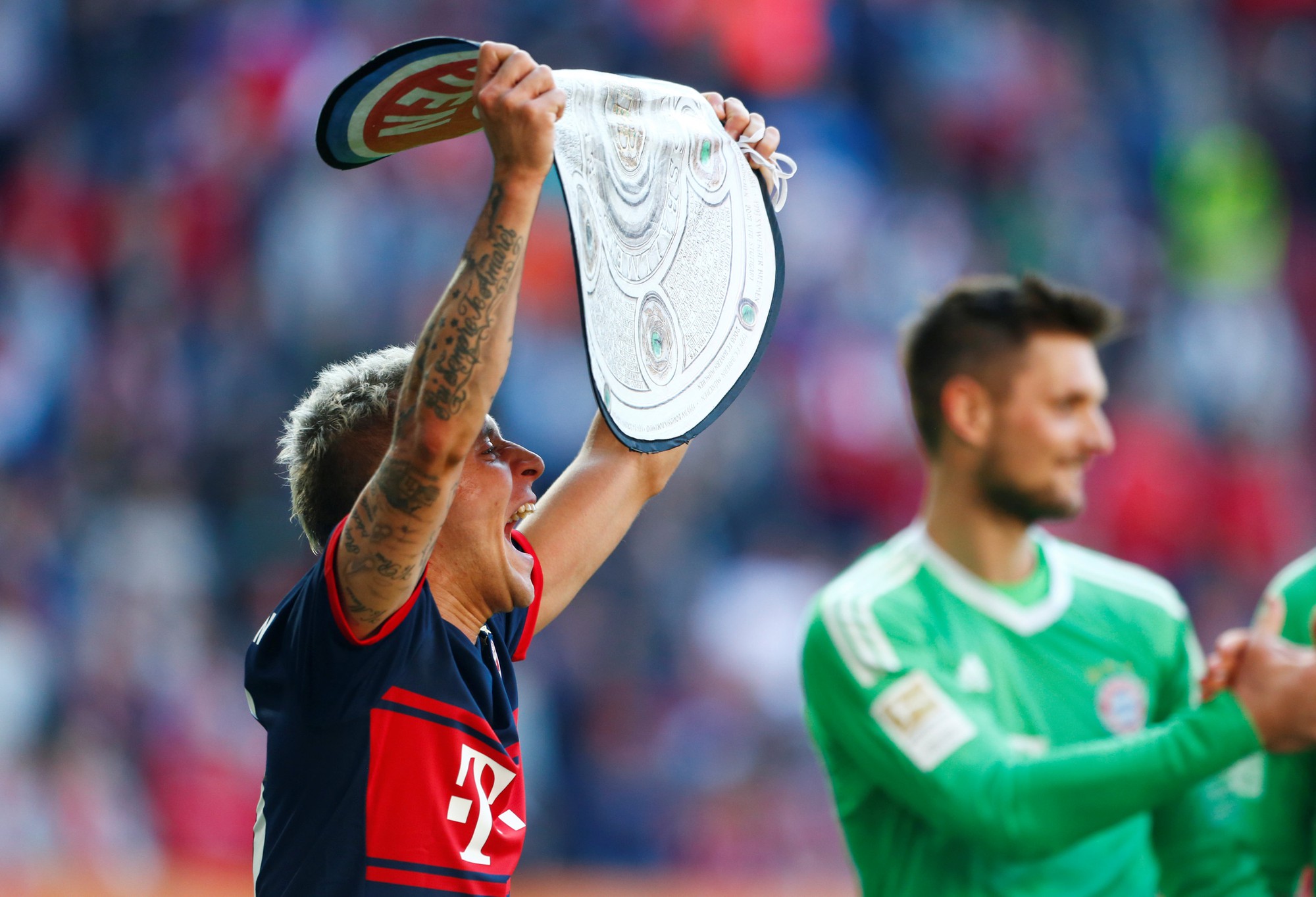 Bayern Munich lần thứ 6 li&ecirc;n tiếp v&ocirc; địch Bundesliga - Ảnh 3.