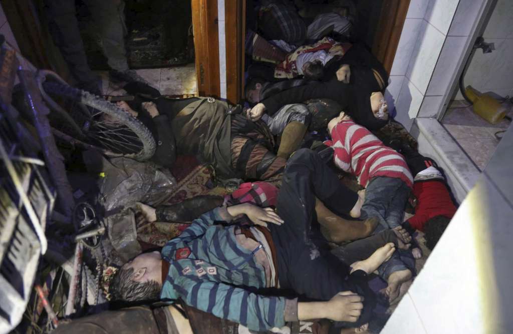 Qu&acirc;n đội Nga tới hiện trường &ldquo;vụ tấn c&ocirc;ng ho&aacute; học&rdquo; ở Syria - Ảnh 1.