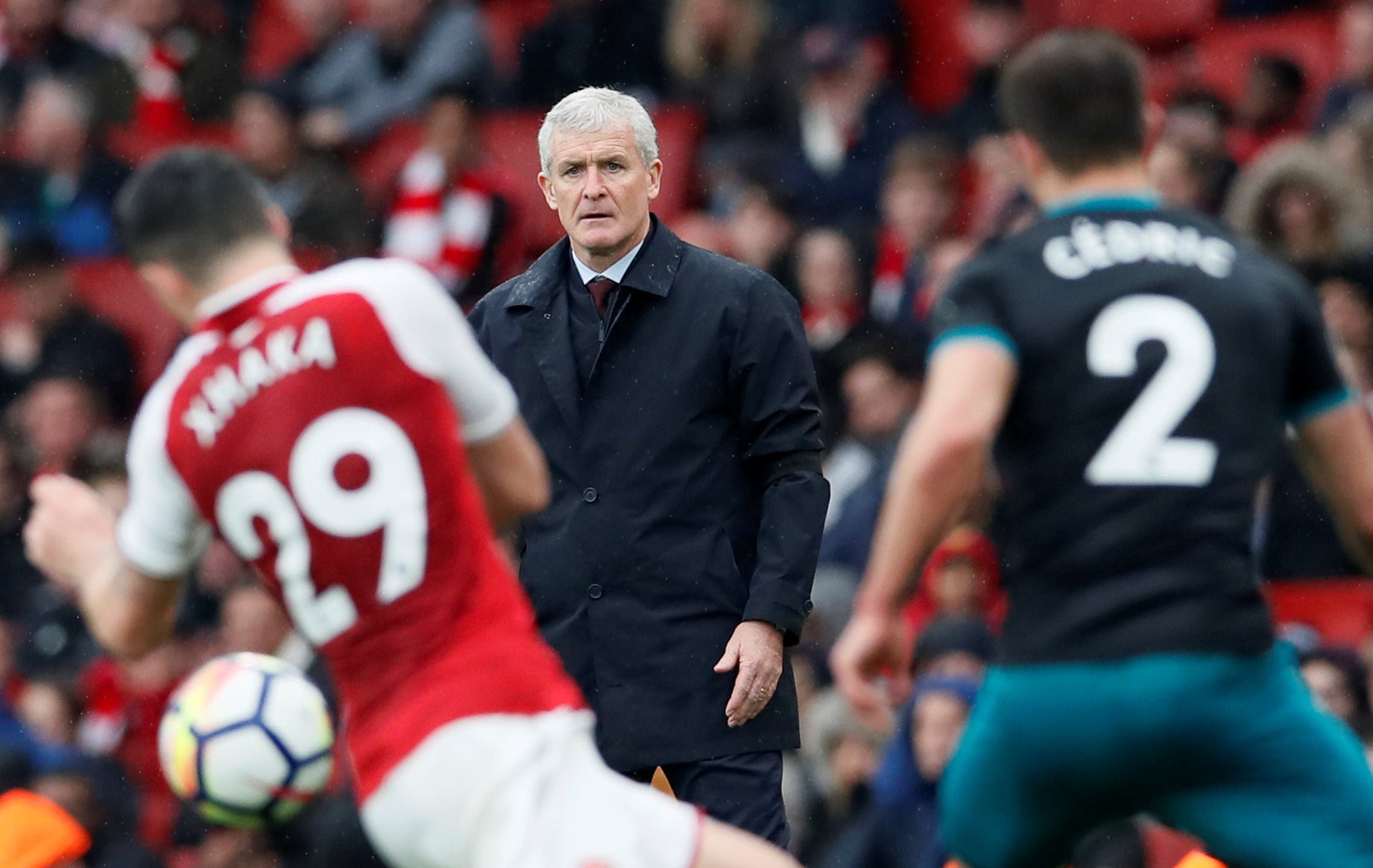 Wilshere đáng bị đuổi với pha xé áo đối thủ - Ảnh 4.