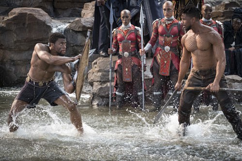 Phim "Chiến binh báo đen" vượt "Titanic" về doanh thu