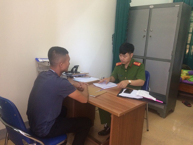 Bố bệnh nhi khai lý do đánh bác sĩ, thực tập sinh bị thương - Ảnh 2.