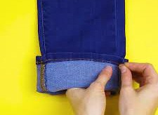 Cách buộc dây giày, lên lai quần nhanh gọn tại nhà