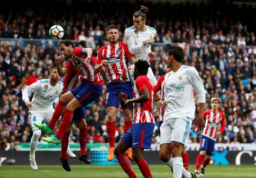 Chia điểm derby, Real và Atletico an phận trước Barcelona