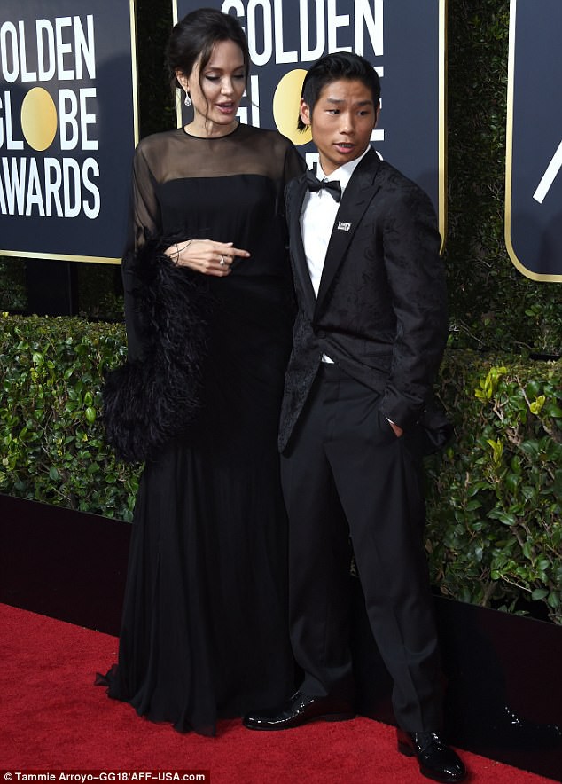 Pax Thi&ecirc;n th&aacute;p t&ugrave;ng Angelina Jolie dự Quả cầu v&agrave;ng - Ảnh 2.