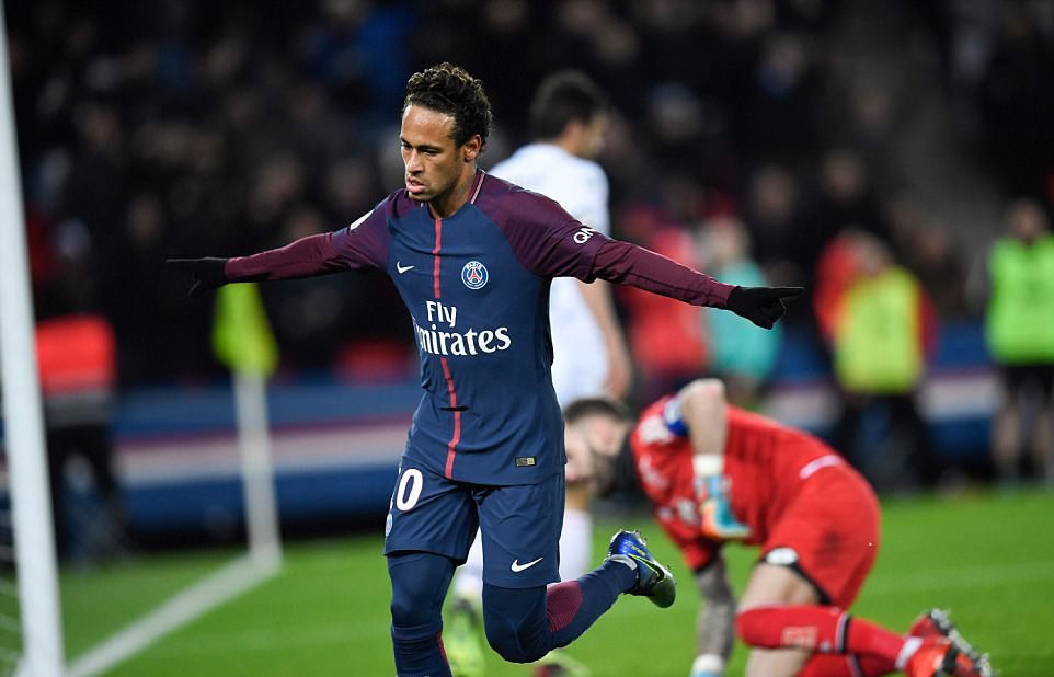 Lập poker, Neymar vẫn bị CĐV PSG la ó - Ảnh 1.