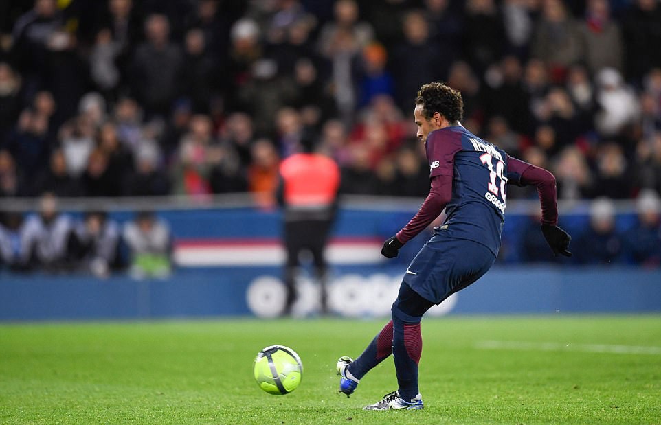 Lập poker, Neymar vẫn bị CĐV PSG la ó - Ảnh 2.