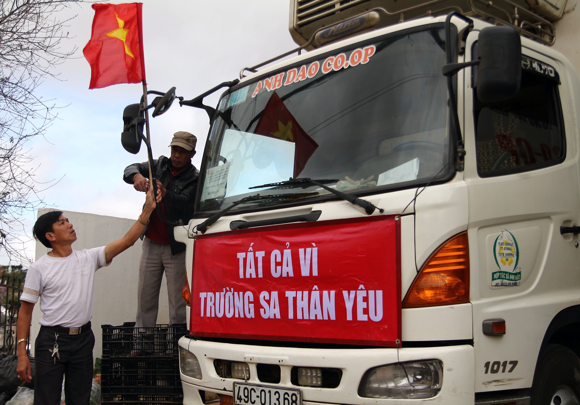 Cận cảnh hơn 40 tấn hoa, rau Đà Lạt gửi tặng Trường Sa