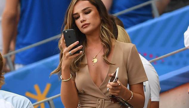 WAGs Anh được xem như đại biểu ở World Cup 2018