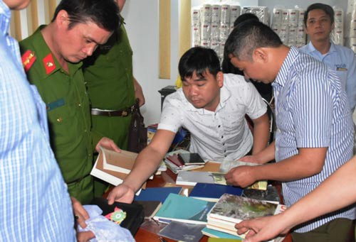 Tan cửa nát nhà vì hội thánh tự xưng: Đủ chiêu trò dụ dỗ, lôi kéo