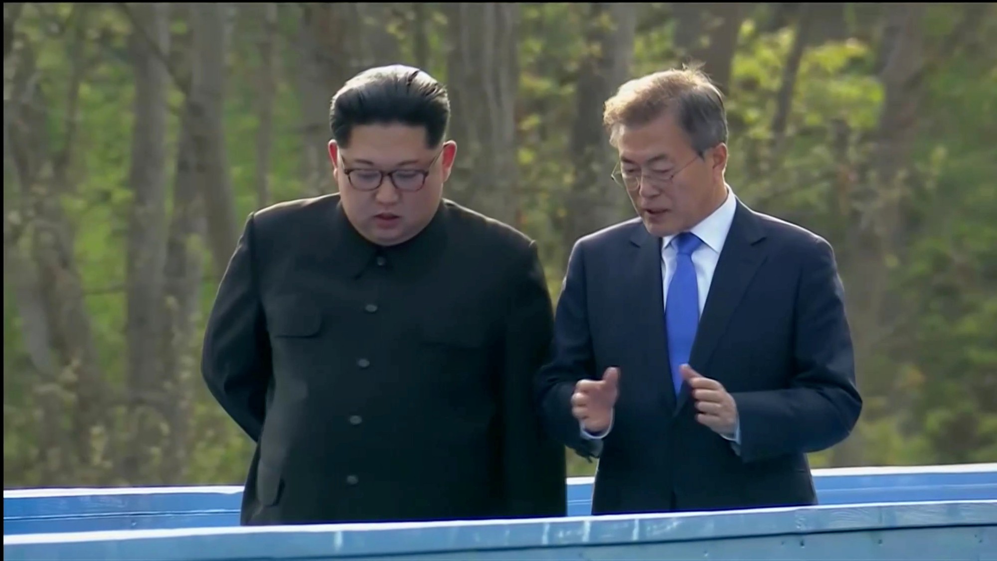 Khi &ocirc;ng Kim Jong-un trổ t&agrave;i... quyến rũ  - Ảnh 2.