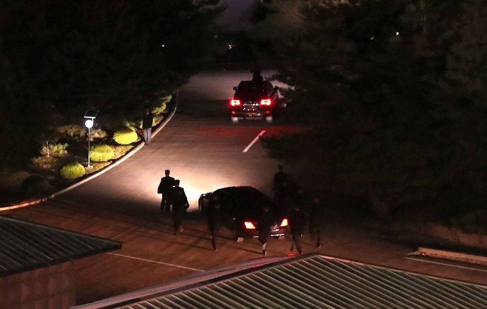 Khi &ocirc;ng Kim Jong-un trổ t&agrave;i... quyến rũ  - Ảnh 12.