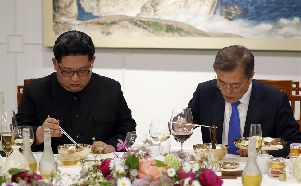 Khi &ocirc;ng Kim Jong-un trổ t&agrave;i... quyến rũ  - Ảnh 7.