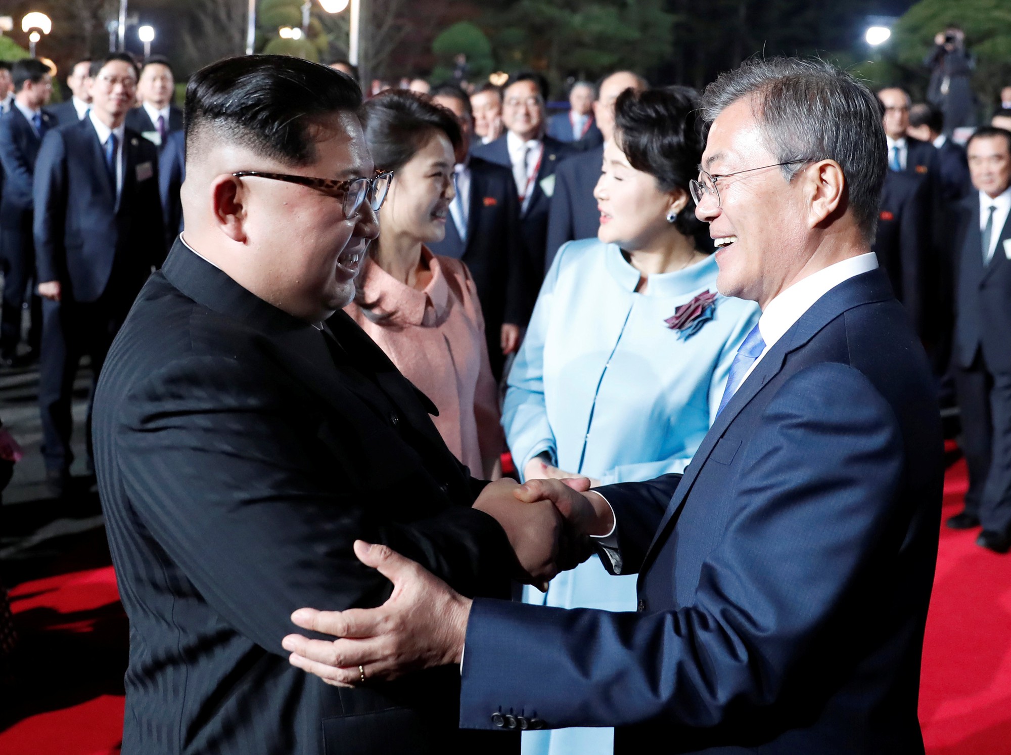Khi &ocirc;ng Kim Jong-un trổ t&agrave;i... quyến rũ  - Ảnh 11.