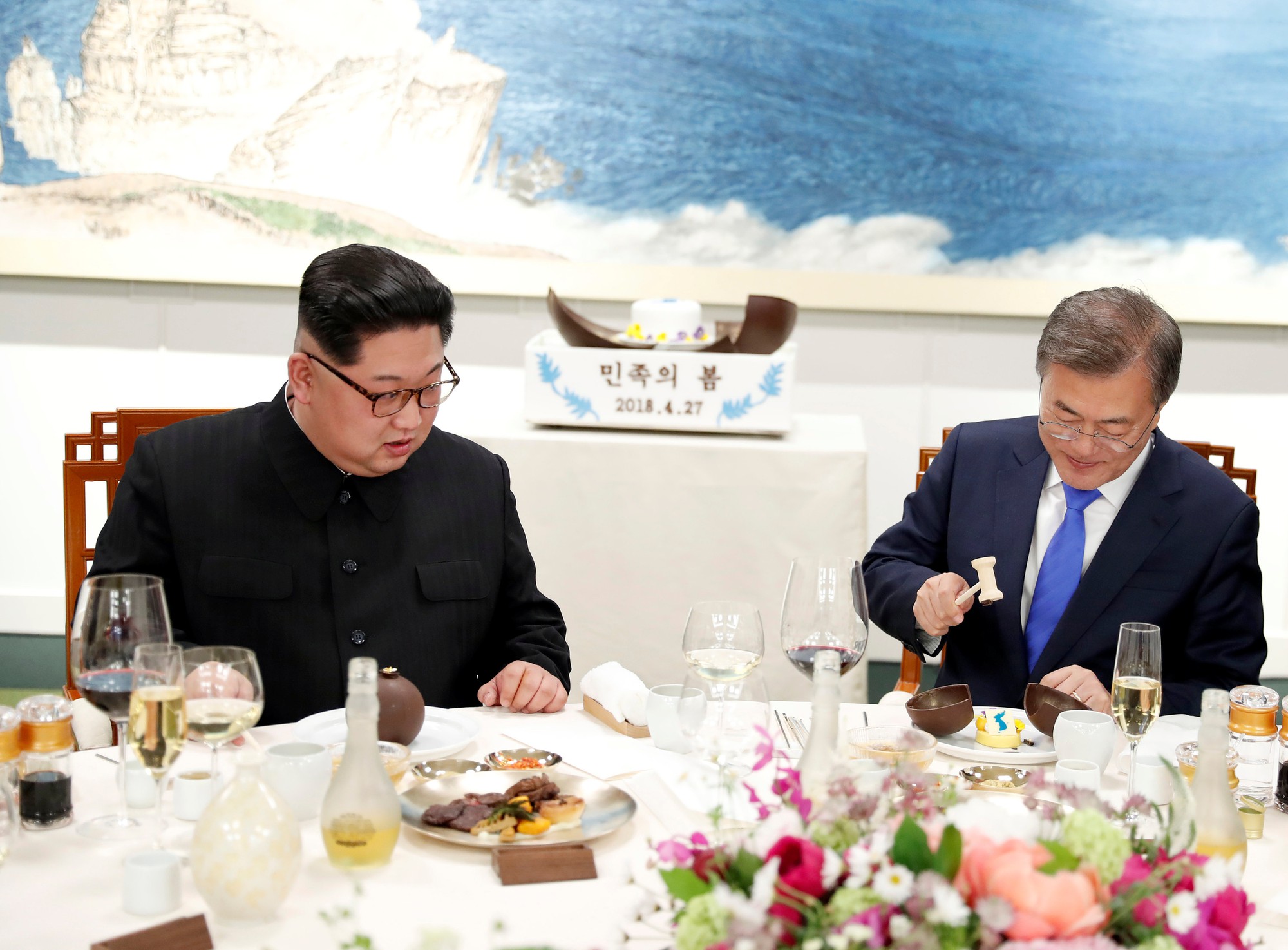 Khi &ocirc;ng Kim Jong-un trổ t&agrave;i... quyến rũ  - Ảnh 4.
