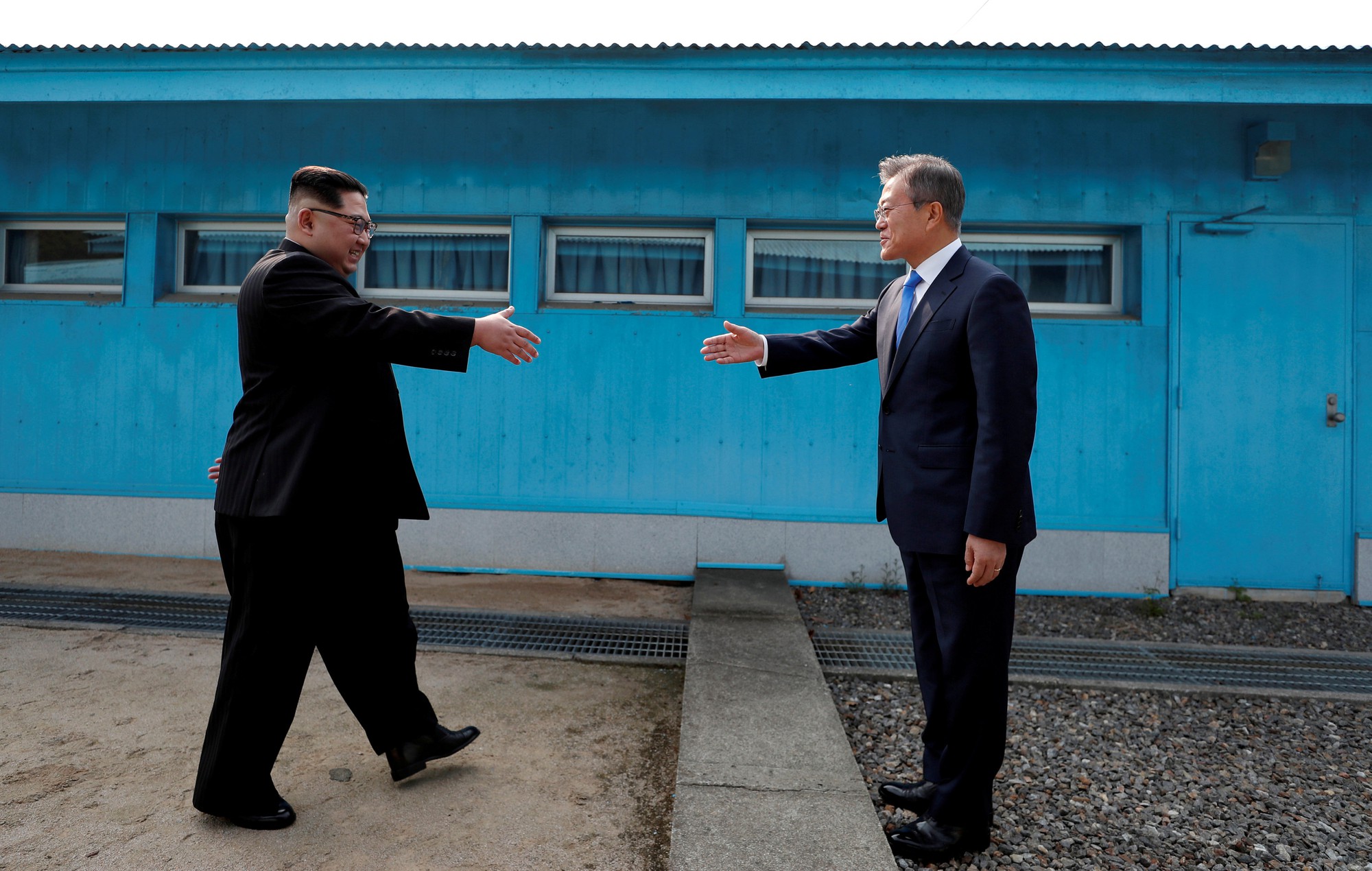 Khi &ocirc;ng Kim Jong-un trổ t&agrave;i... quyến rũ  - Ảnh 1.