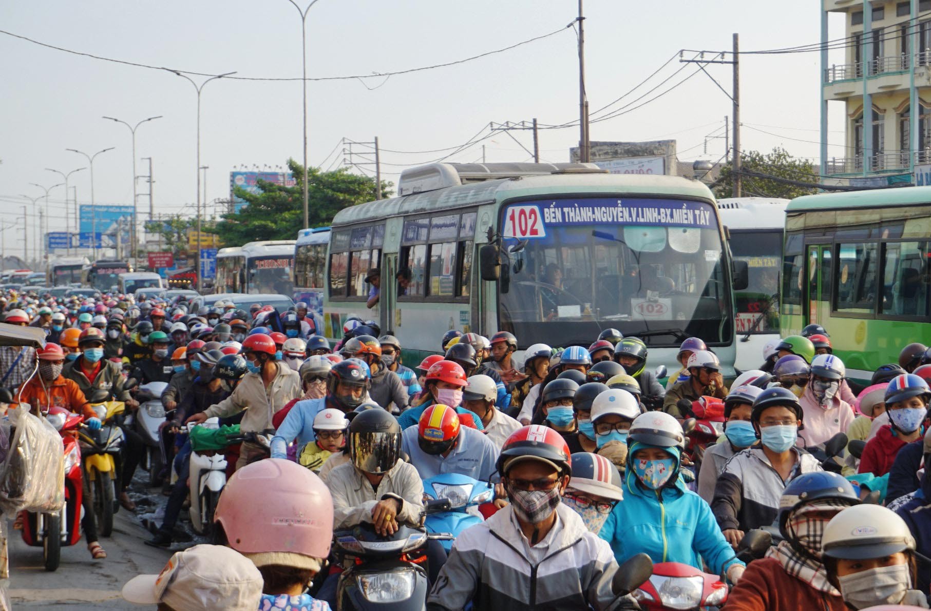 Vật vờ trở lại Sài Gòn sau lễ