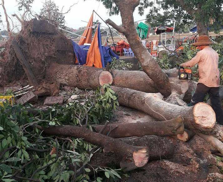 Lốc xoáy làm chết 1 người - Ảnh 2.