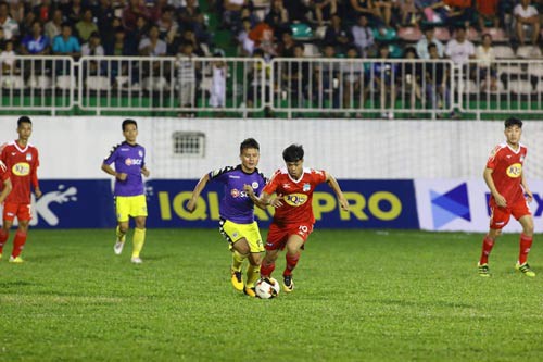 Hà Nội nhận 2 thẻ đỏ vì chửi trọng tài