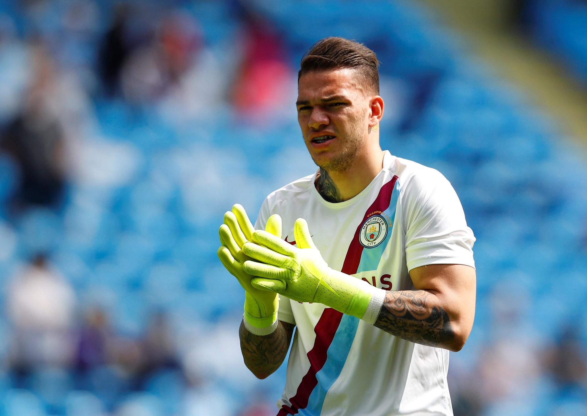 De Gea đoạt Găng tay v&agrave;ng, Ederson lập kỷ lục Guiness - Ảnh 3.