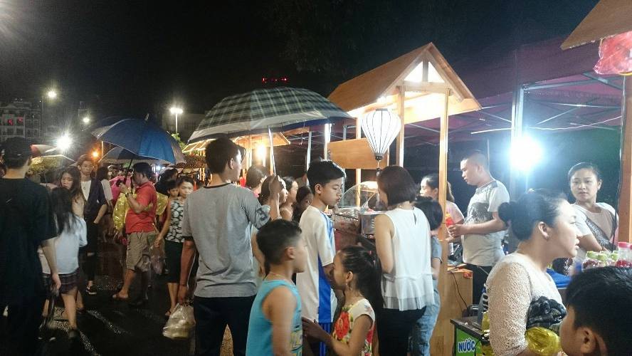 Phố đi bộ Trịnh Công Sơn tràn ngập âm nhạc đêm khai trương - Ảnh 4.