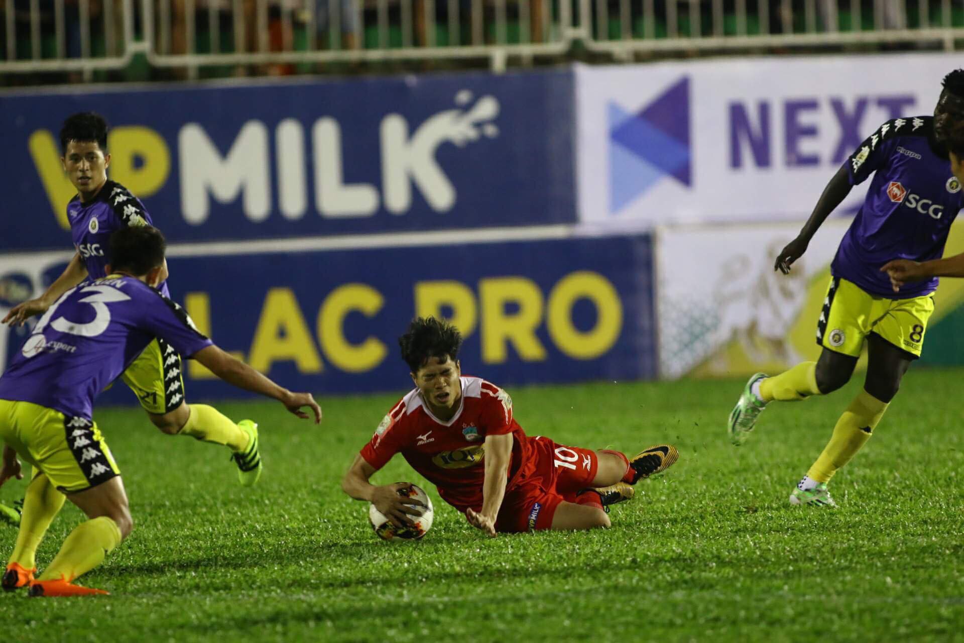 H&agrave; Nội FC bị 2 thẻ đỏ: Trọng t&agrave;i kh&ocirc;ng b&ecirc;nh HAGL - Ảnh 6.