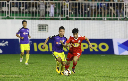 H&agrave; Nội FC bị 2 thẻ đỏ: Trọng t&agrave;i kh&ocirc;ng b&ecirc;nh HAGL - Ảnh 7.