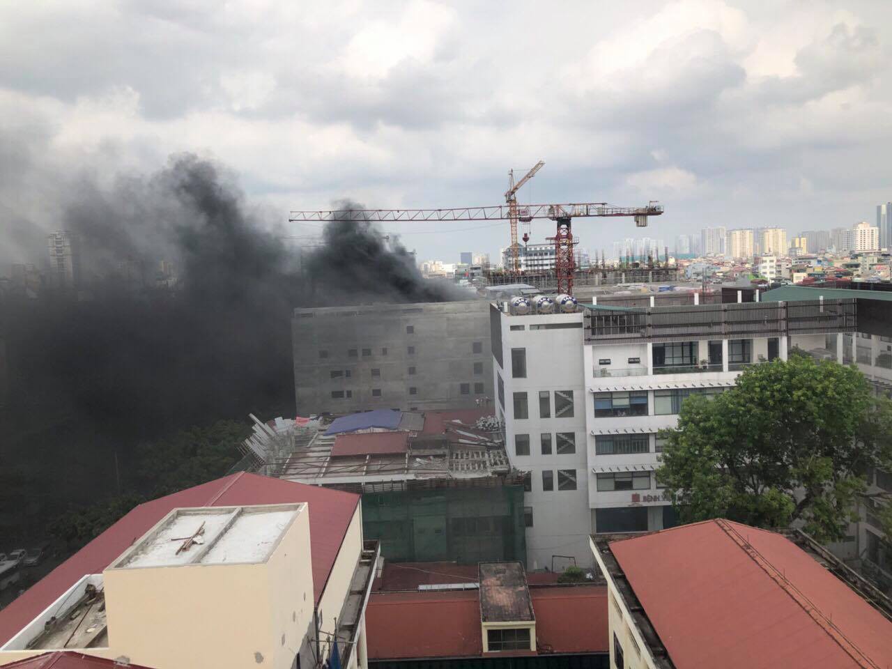 Ch&aacute;y lớn tại Bệnh viện Việt-Ph&aacute;p - Ảnh 1.