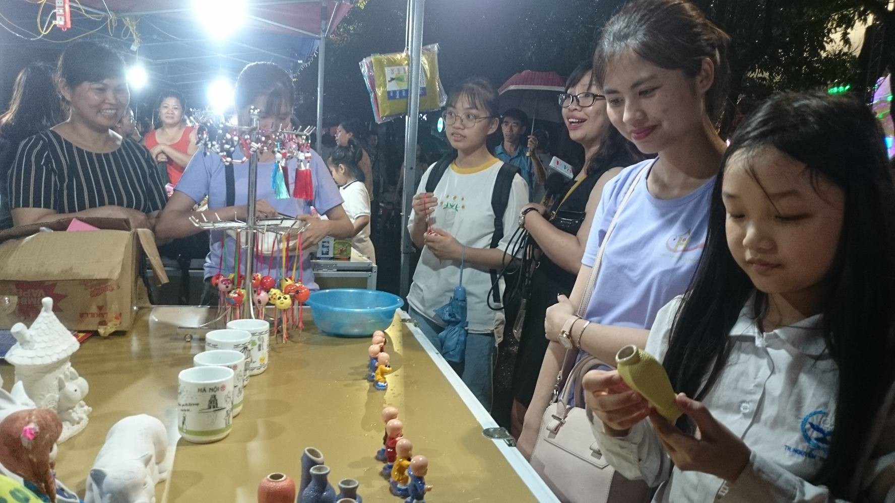 Phố đi bộ Trịnh Công Sơn tràn ngập âm nhạc đêm khai trương - Ảnh 11.