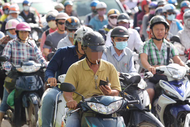 Sống đẹp nơi công cộng (*): Giáo dục của gia đình có tính quyết định