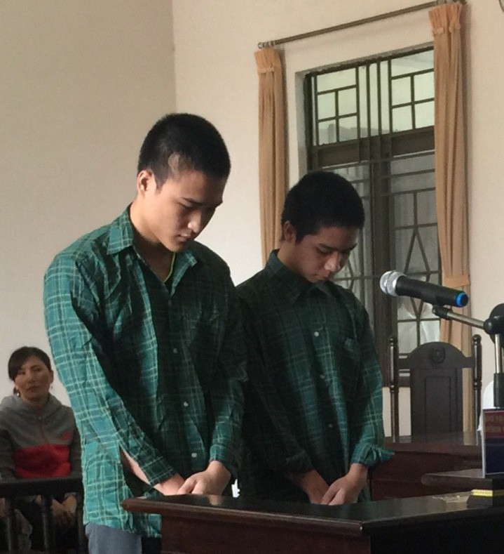 Dụ gái bán dâm vào nhà nghỉ, cướp tài sản