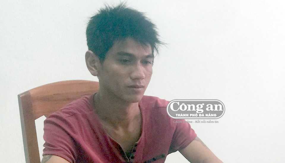 Đang nhậu và "chém gió", kẻ trốn truy nã bị bắt
