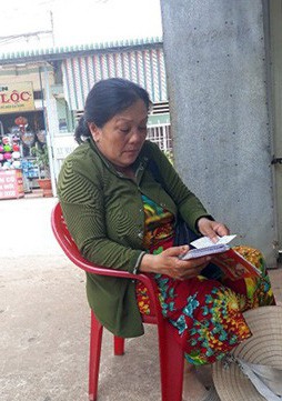 Người đàn bà bán vé số nghèo và 2 gã thanh niên bất nhân